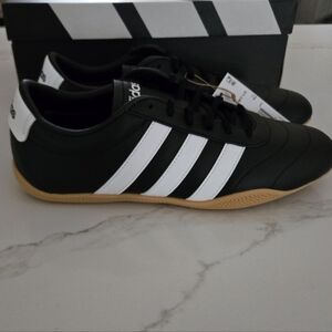 NIB women's grand court lo shoes